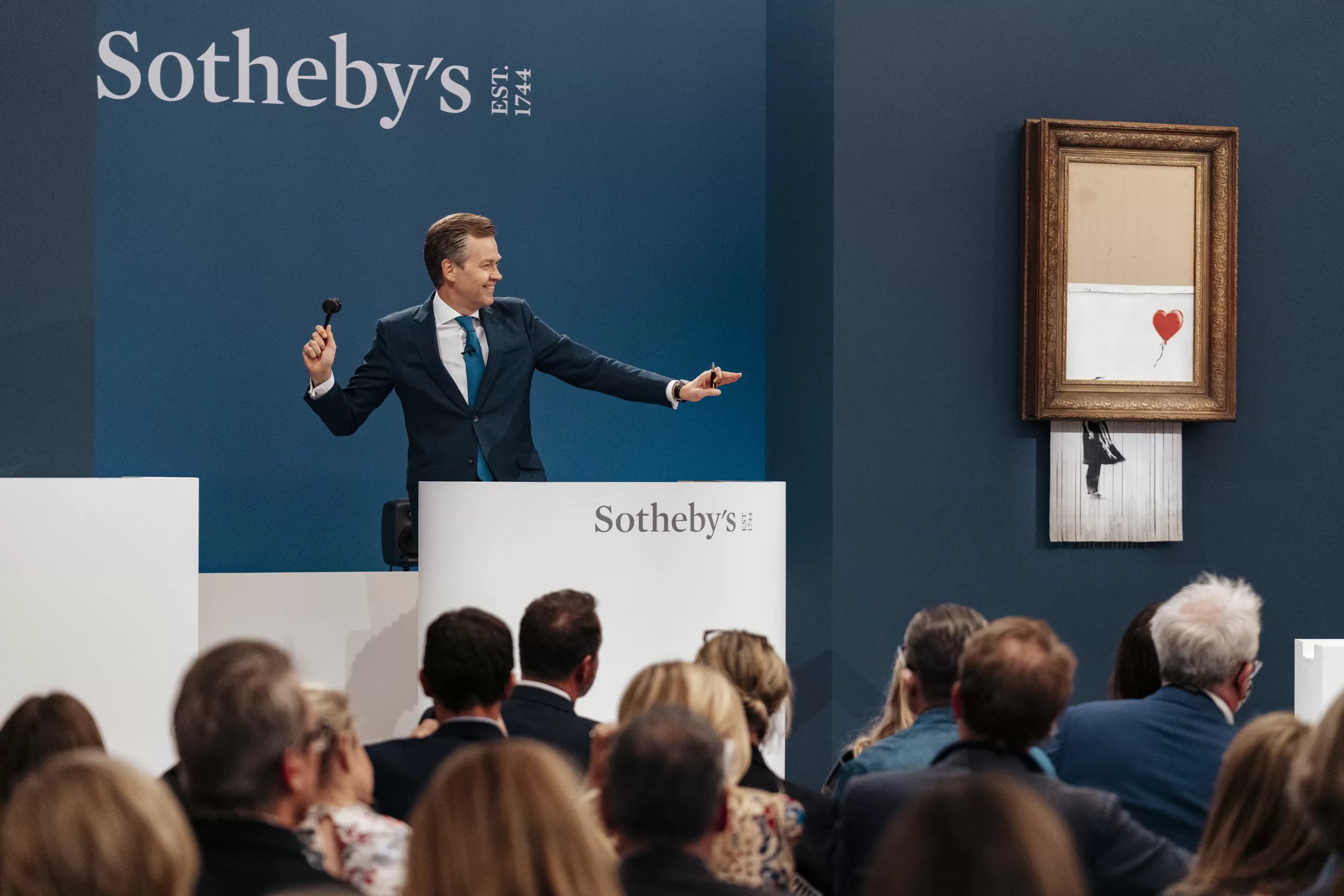 Oliver Barker Fields Đấu giá tại Sothebys Buổi đấu giá Nghệ thuật Đương đại ở London 2 tỷ lệ jpeg